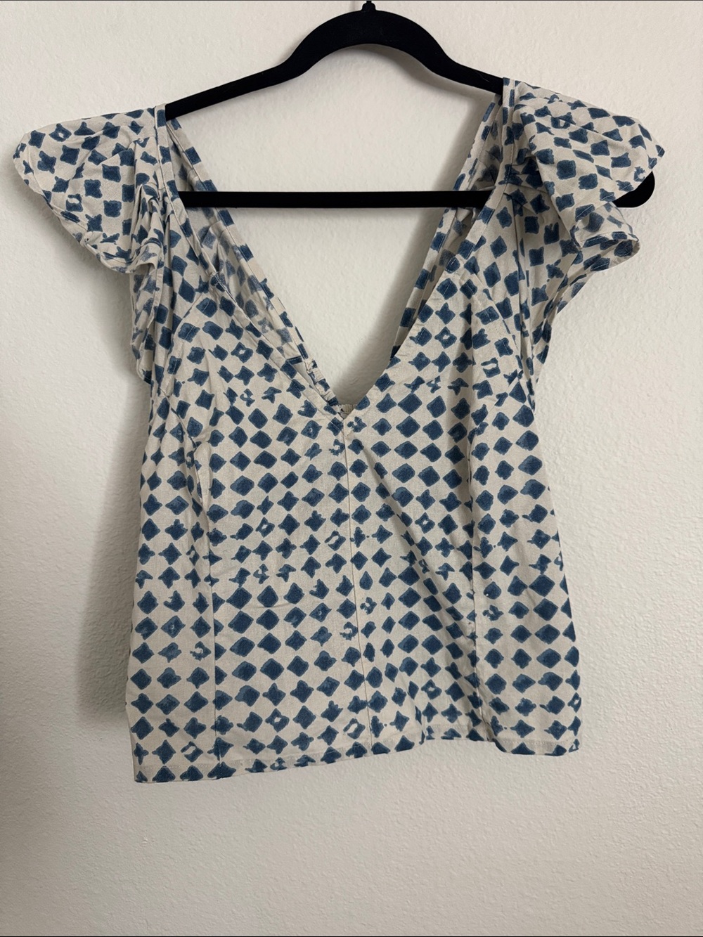 Madewell Blue Diamond Print V-Neck Flutter Sleeve Top